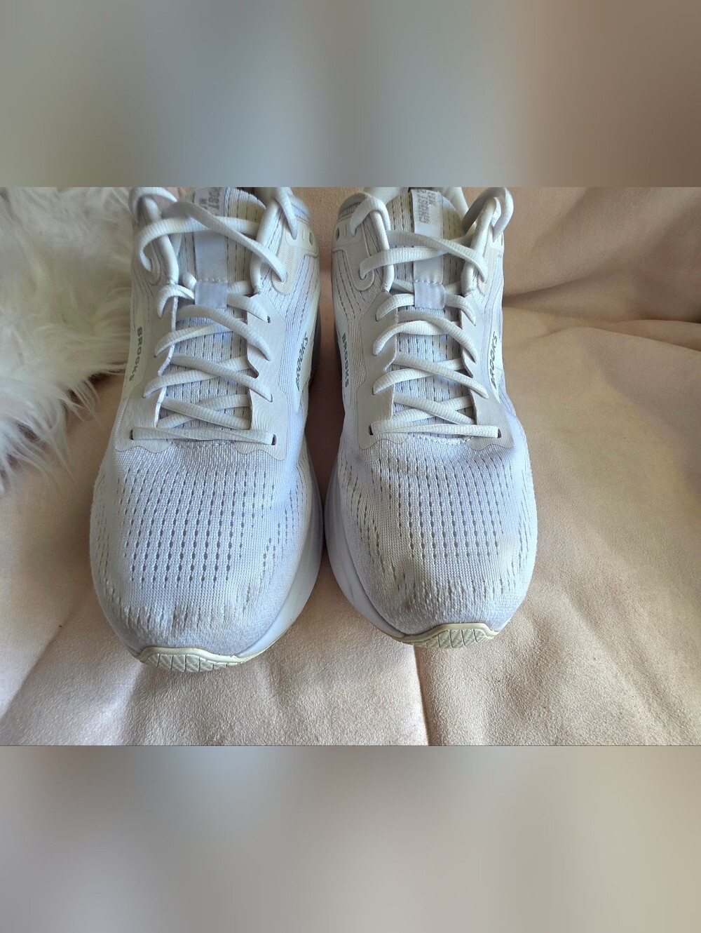 Brooks Men's White Ghos5 Max 2 Running Shoes/Sneakers Size 12 - Picture 2 of 9